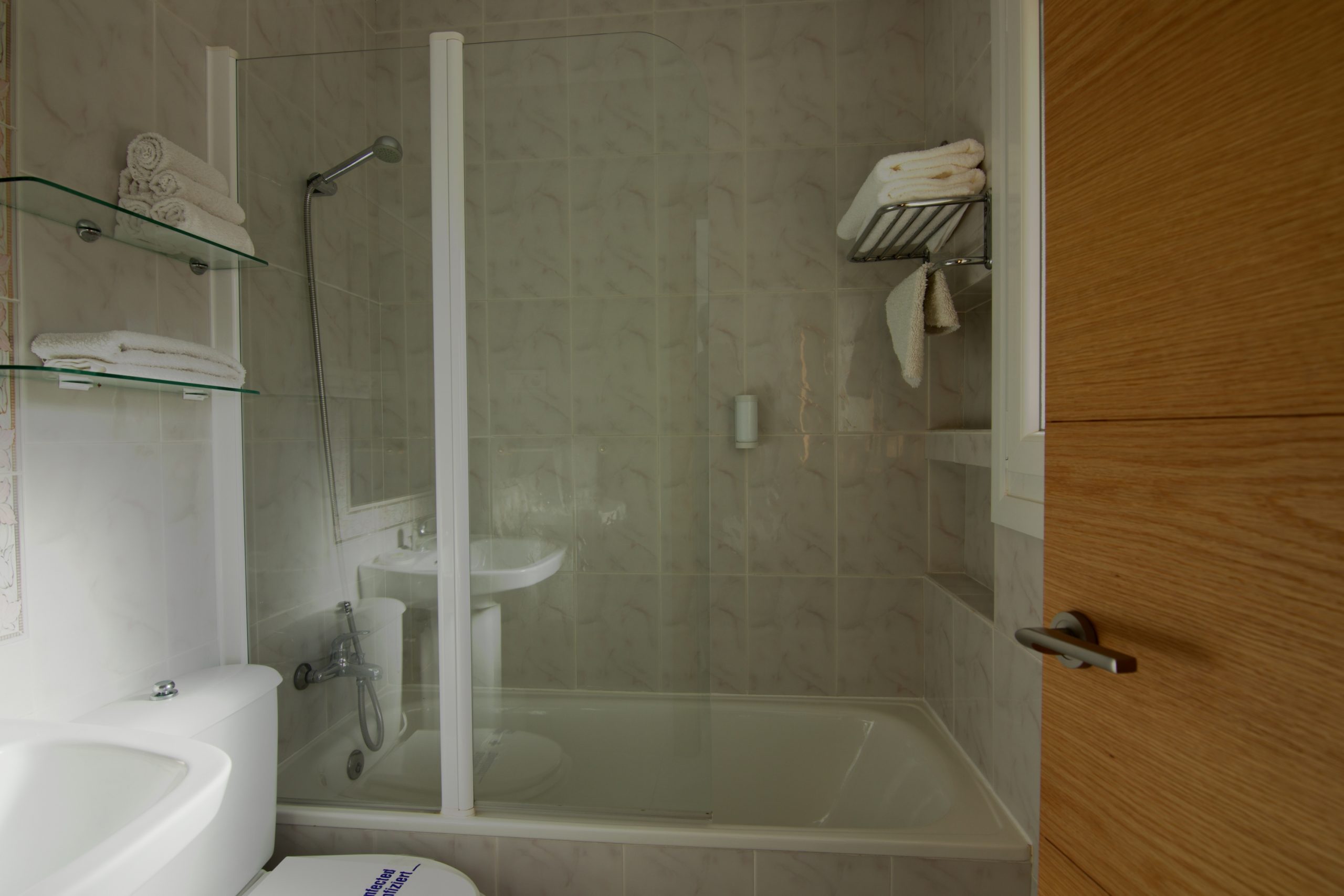 HAB 6 BAÑO COMPL